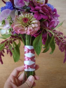 How to wrap a wedding bouquet