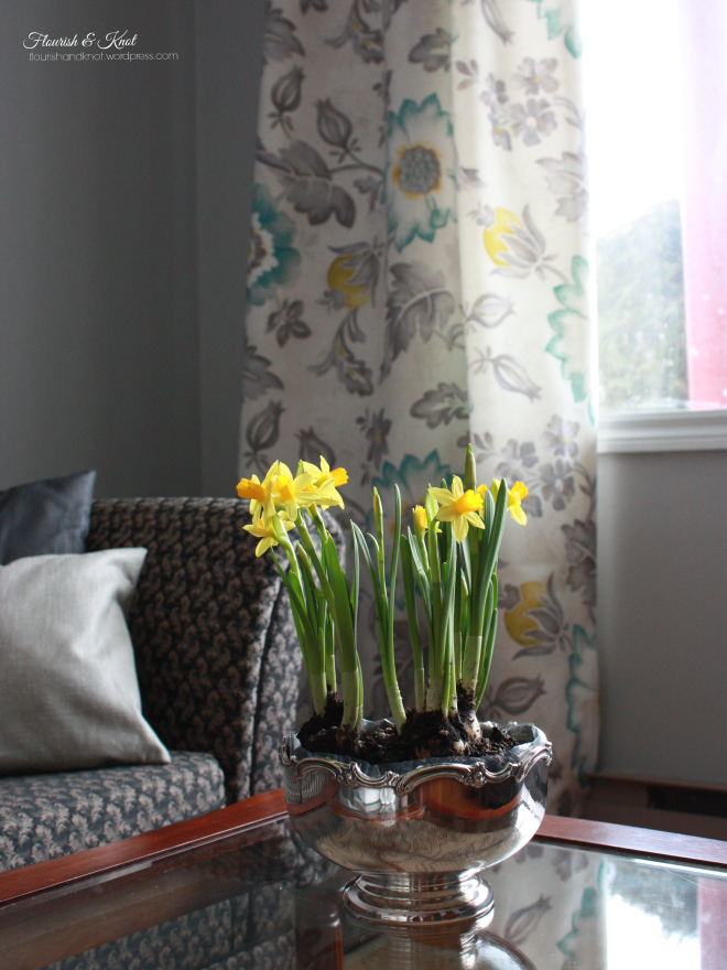 Cheerful spring decor | Flourish & Knot