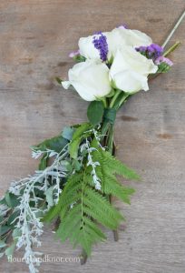 How to arrange a cascade bouquet | flourishandknot.com