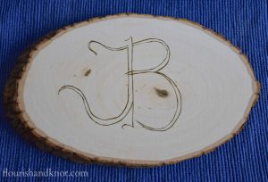Create your own #DIY monogrammed cheese board using simple materials from Walnut Hollow | flourishandknot.com