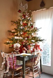 Cookie cutter decorated Christmas tree | Rustic Farmhouse Christmas Decor | 3 Inspiring Ways to Decorate for Christmas