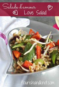 Salade d'amour (love salad) | salad recipe with rice, baby spinach, red peppers, sesame vinaigrette