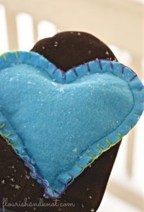 Easy to sew "warm heart" DIY hand warmers | DIY Valentine's Day gift | Beginner sewing project