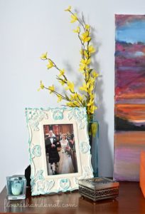 DIY Sponge-Painted Picture Frames | There for the Making | How to upcycle thrift store picture frames