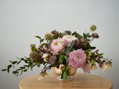 Easter and Mother's Day Flowers Montreal West Island | Spring arrangement with hellebores, "Hermione" ranunculus, astrantia, and scabiosa stellat