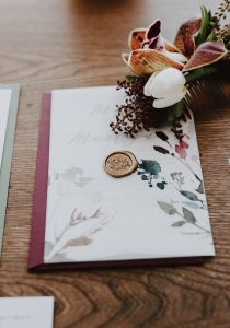 Winter wedding with burgundy, cream, and green palette | Floral Stationery by Charlotte et Cie | Floral Hair Comb by Flourish & Knot | Photography by Photographie M'Vivre | Maison Trestler