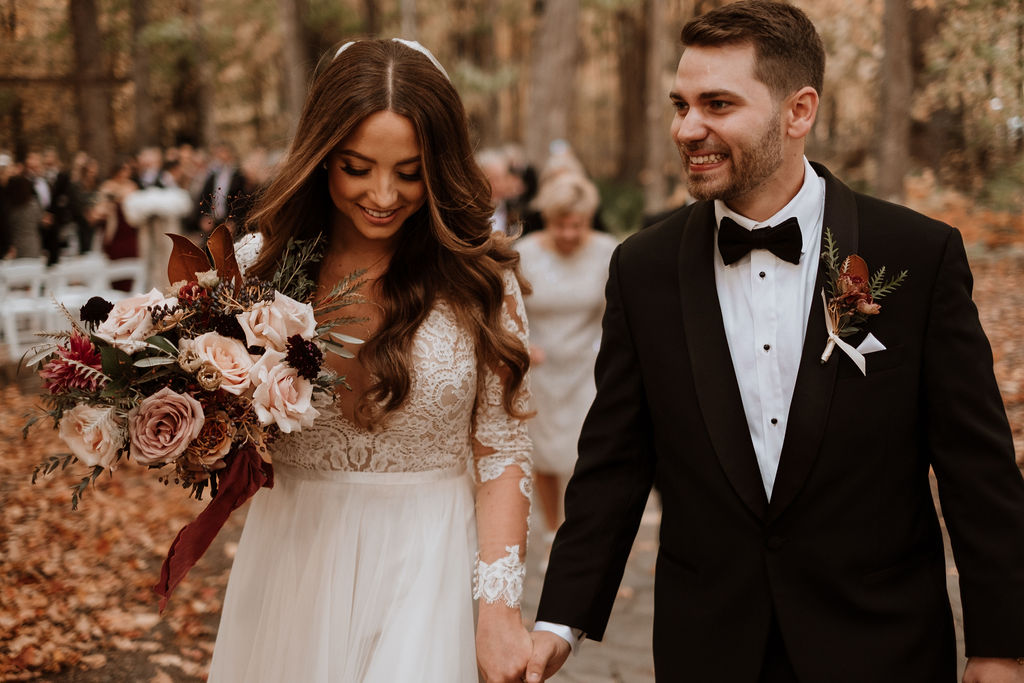 Bride and groom at fall wedding | Tania Stratti Photography