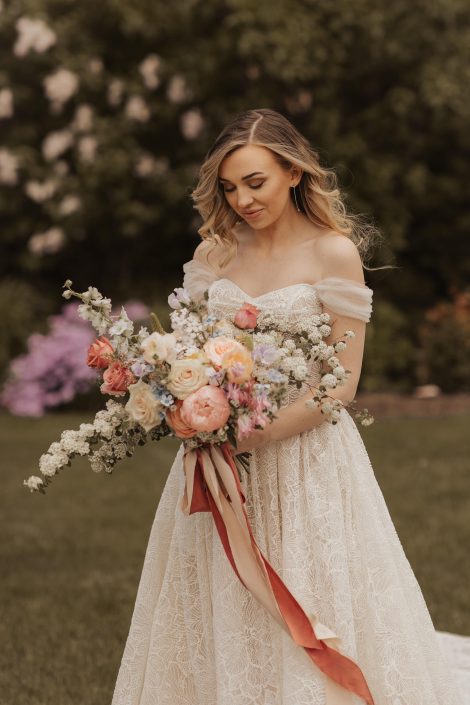 Bride with spring bridal bouquet and silk ribbons | Kerstin Hahn Photography | Flourish & Knot