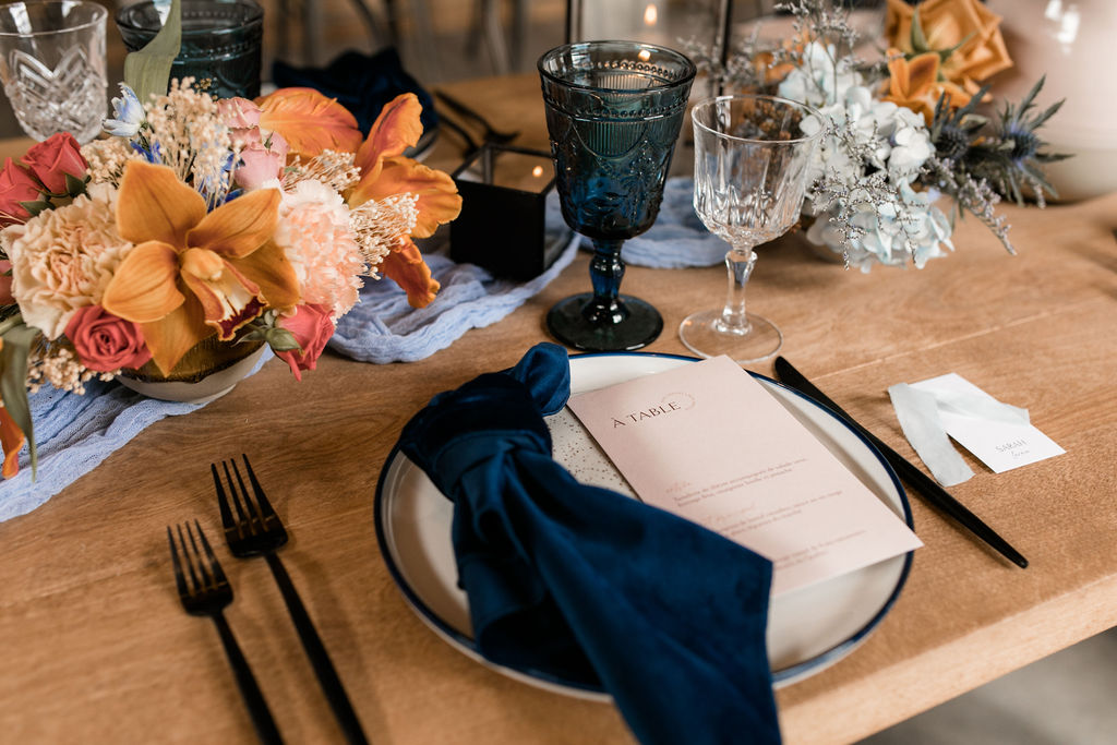 Boho wedding place setting with navy velvet napkin | Kerstin Hahn Photography | Flourish & Knot