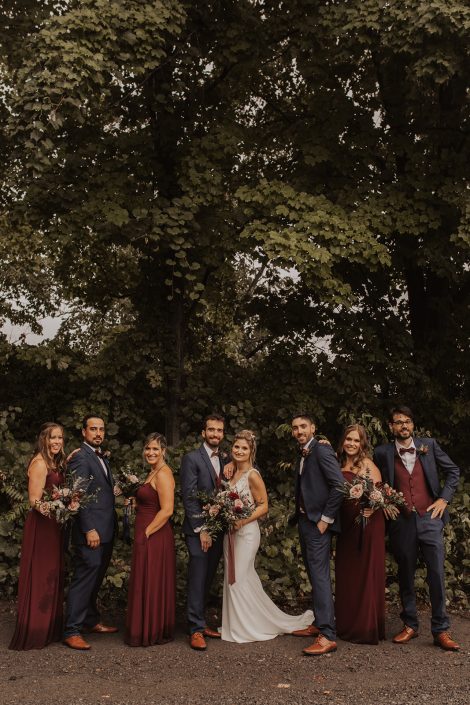 Wedding party in navy and burgundy with bouquets in forest | Kerstin Hahn Photography | La Bullerie | Flourish & Knot