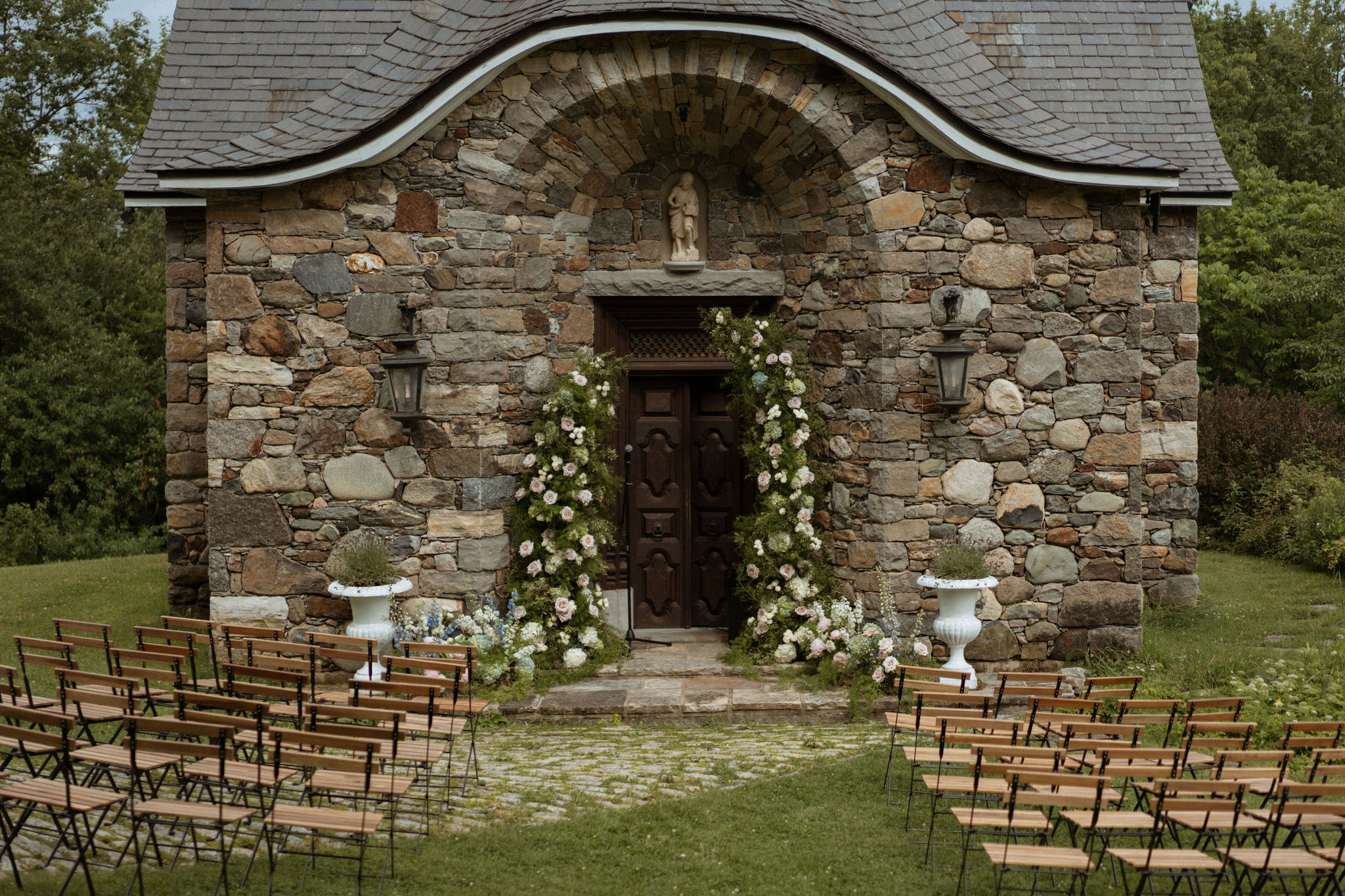 Montreal Old Port Wedding | Elegant and timeless ballroom wedding at the Hotel Place D'Armes in Montreal's historic old port | Flourish & Knot | Montreal wedding florist | Wedding party in champagne with bouquets of roses in a warm neutral palette